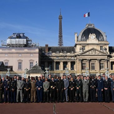 Parrains et marraines préparent l’accueil des futurs stagiaires internationaux de l’École de guerre