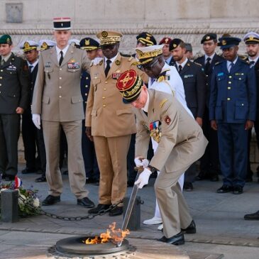 Commandement pour l&rsquo;Afrique et Frères d&rsquo;Armes sous l&rsquo;Arc de Triomphe